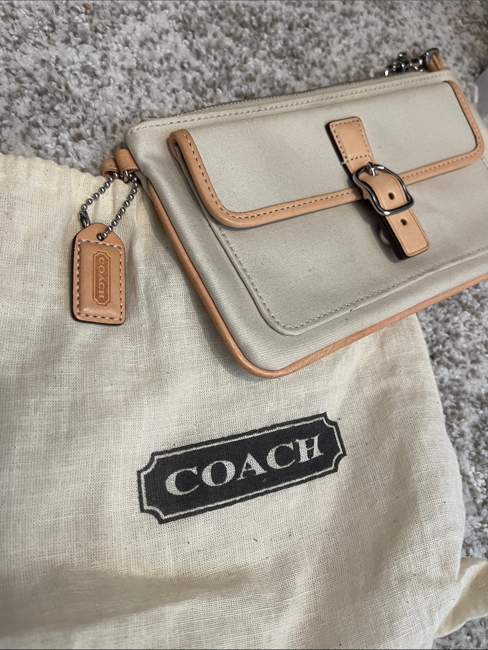 Coach Cream Leather Wristlet with Tan Trim - Picture 2 of 4